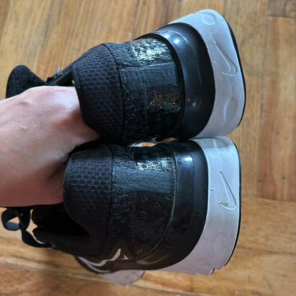 Nike Flyknit Shoes - Picture 4 of 8